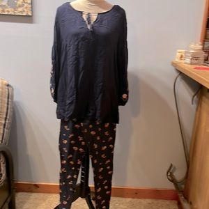 Old Navy Long sleeve tunic and leggings set. Blue w/colorful flowers. Size L/M